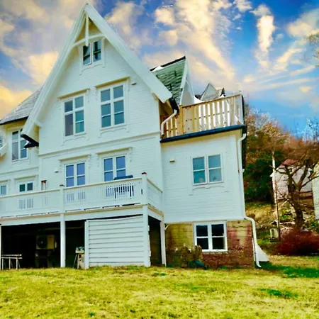 Kunstnerboligen I - Din Kreative Loshavn 民宿 *