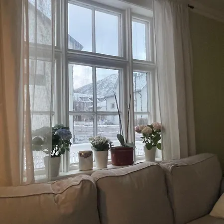 Privatunterkunft Kunstnerboligen I - Din Kreative Loshavn Lodingen