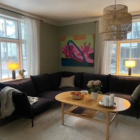 Kunstnerboligen I - Din Kreative Loshavn Homestay Lodingen