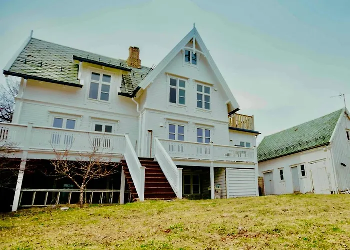 Kunstnerboligen I - Din Kreative Loshavn Séjour chez l'habitant Lodingen