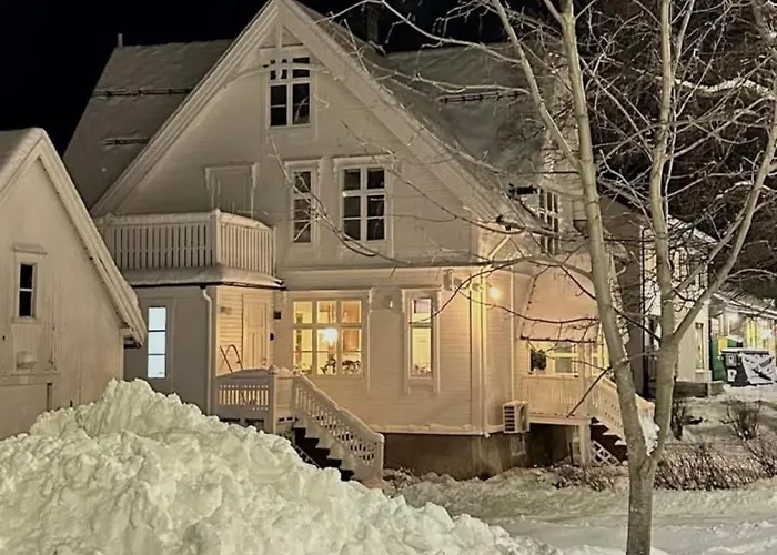 Kunstnerboligen I - Din Kreative Loshavn Séjour chez l'habitant Lodingen